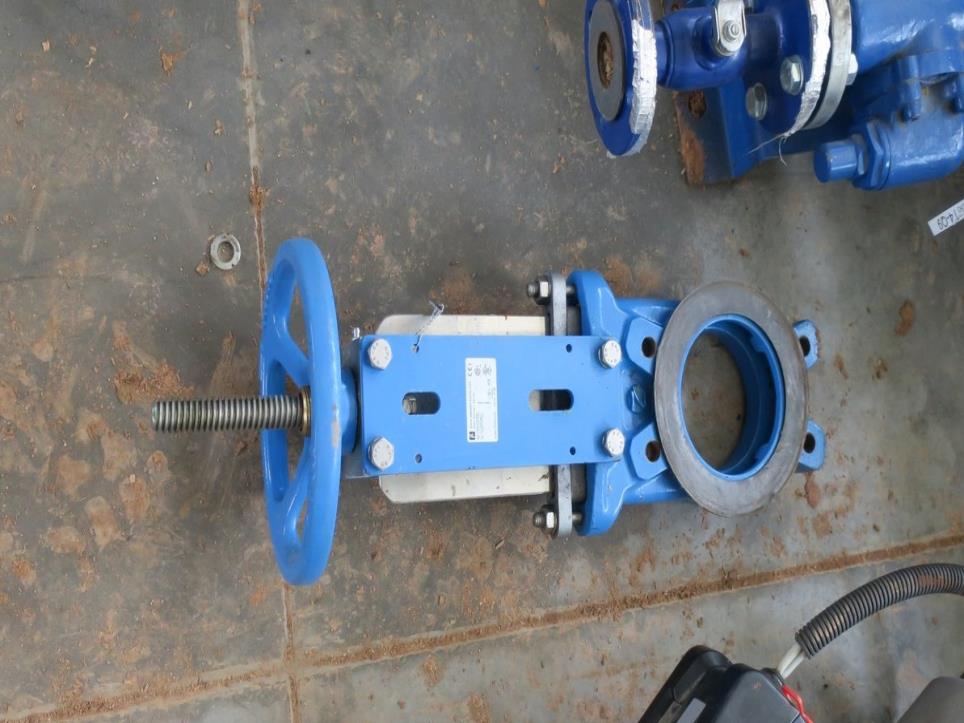 Used Valvulas zubi 200V Gate valve DN100, 2 pcs. for Sale (Auction Premium) | NetBid Industrial Auctions